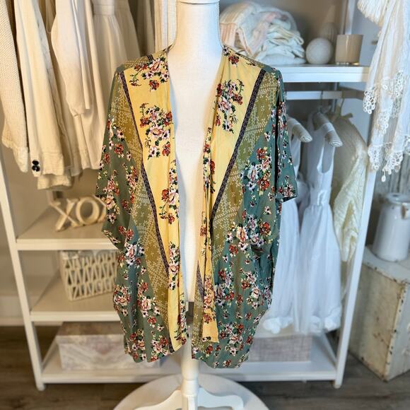 Angie Women’s sz. Small kimono, ruana, boho, bohemian, fun, vacation #3722 - Picture 1 of 6